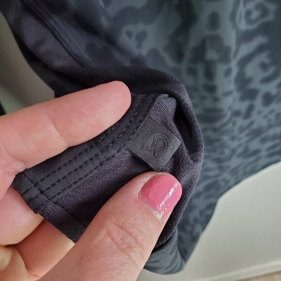 LULULEMON Day Trip Button Down Shirt Top Blouse Stretch Leopard Grey Women's 10 - Picture 10 of 12